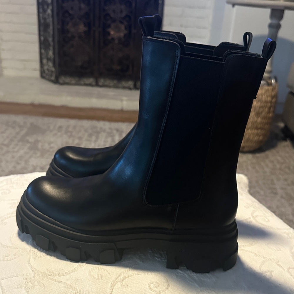 DREAM PAIRS Women's Platform Chelsea Boots Lug Sole Combat Mid Calf Slip Ons